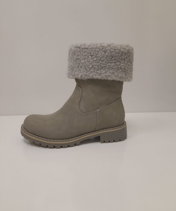 CLARA BARSON aulinukai